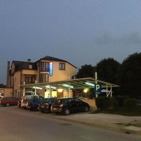 Motel Otoka Donji Vakuf Екстер'єр фото